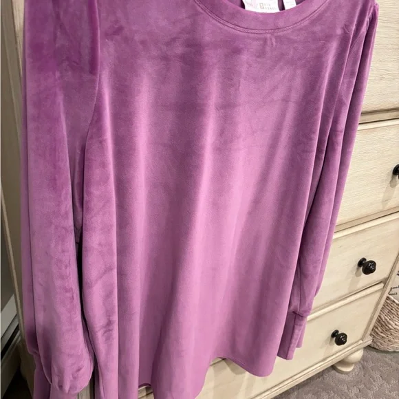 Belle by Kim Gravel Velour Top Large - Picture 10 of 11